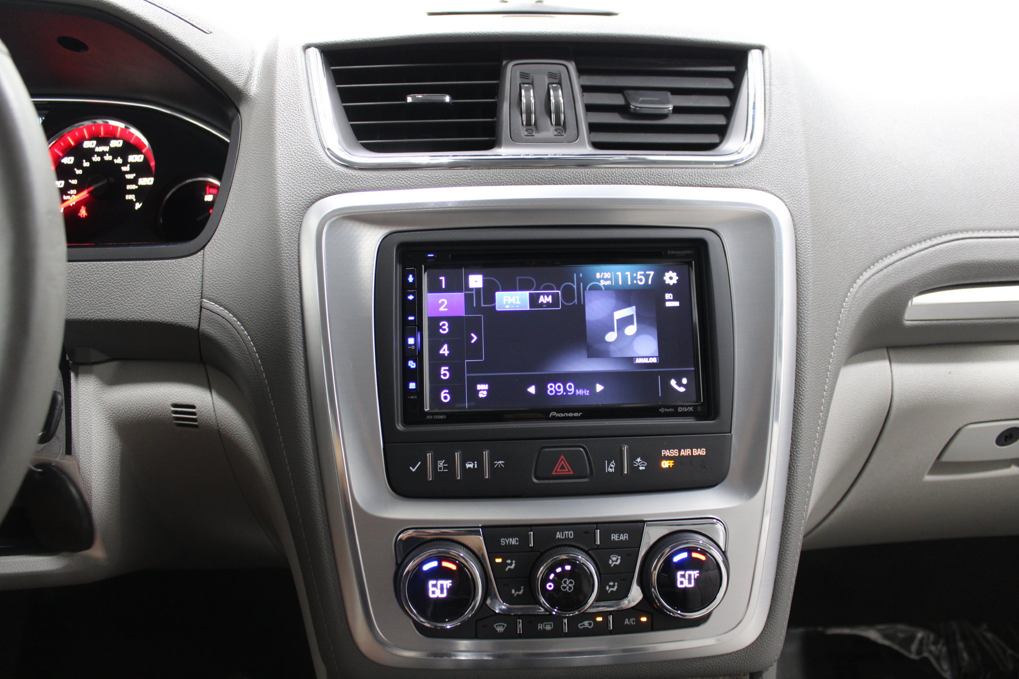 Used 2015 GMC Acadia SLT FWD image 34