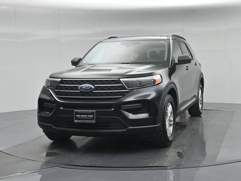 Used 2024 Ford Explorer XLT RWD image 52