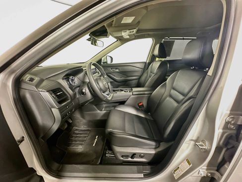 Used 2024 Nissan Rogue SV w/ SV Premium Package AWD/4WD image 13