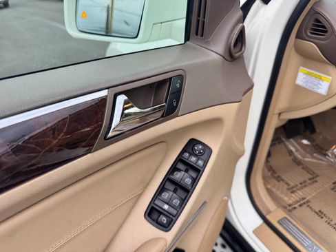 Used 2012 Mercedes-Benz GL 450 4MATIC image 18