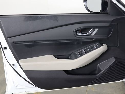 Used 2025 Honda Accord SE image 18