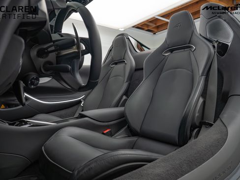 Used 2025 McLaren Artura Spider image 22