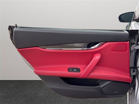 Used 2018 Maserati Quattroporte GTS GranSport image 41