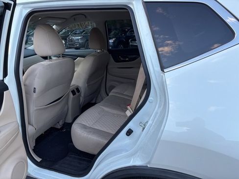 Used 2020 Nissan Rogue SV w/ Premium Package image 4