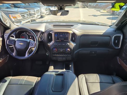 Used 2022 Chevrolet Silverado 1500 High Country w/ Technology Package image 15