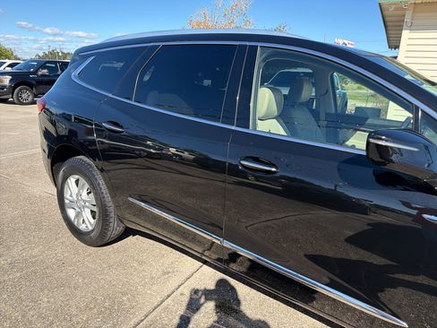 Used 2018 Buick Enclave Essence image 8