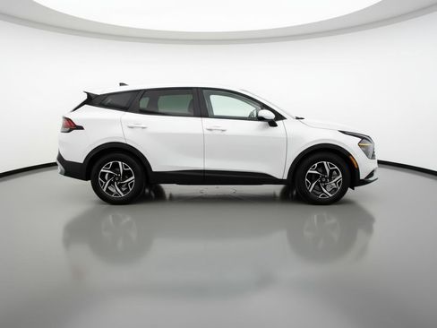 Used 2025 Kia Sportage LX FWD image 11