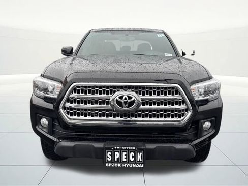 Used 2017 Toyota Tacoma TRD Off-Road image 8