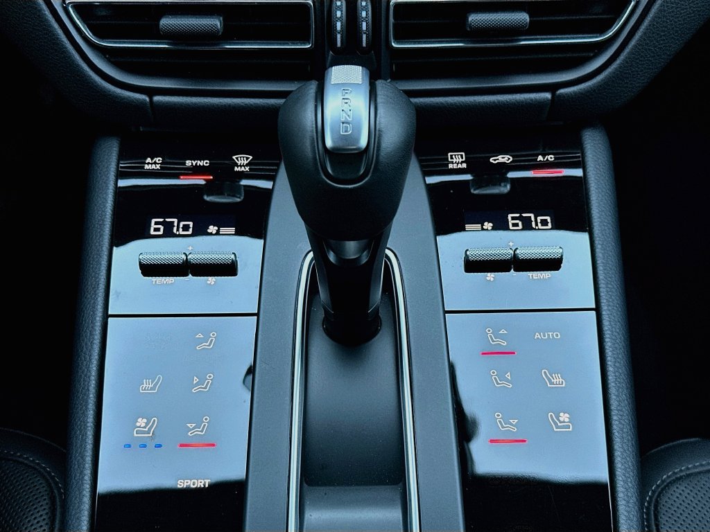 Certified 2026 Porsche Macan AWD/4WD image 18