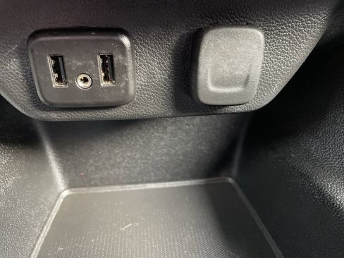 Used 2019 Chevrolet Traverse LT image 34