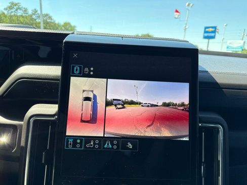 Used 2025 GMC Yukon XL Denali RWD image 28