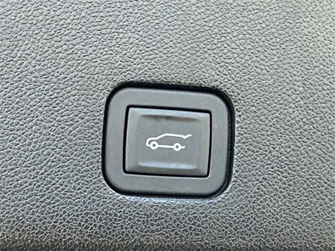 Used 2025 Cadillac XT6 Luxury image 20