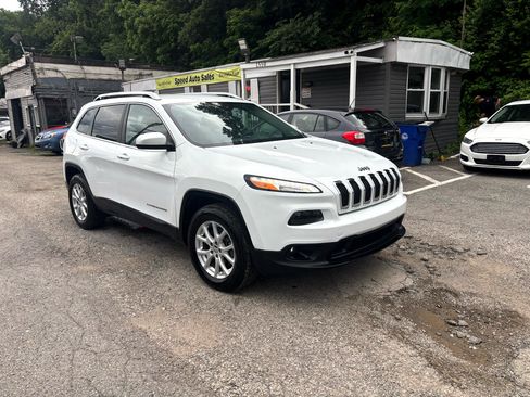 Used 2017 Jeep Cherokee Latitude w/ Comfort & Sound Group image 3