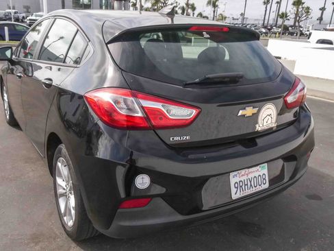 Used 2019 Chevrolet Cruze LS w/ LS Convenience Package FWD image 7