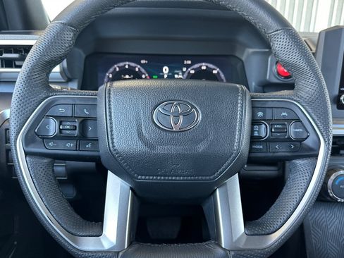 Certified 2025 Toyota Tacoma TRD Off-Road AWD/4WD image 21