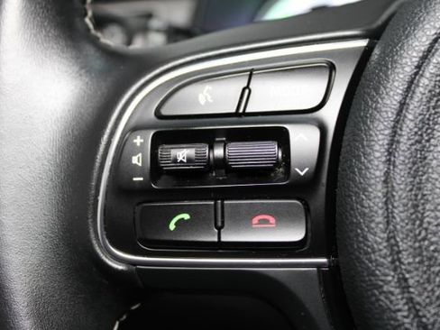 Used 2017 Kia Niro EX image 20