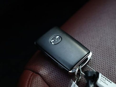 Used 2024 MAZDA MAZDA3 s image 29