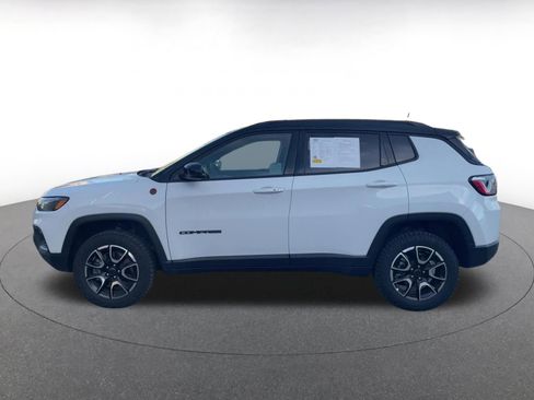 Used 2025 Jeep Compass Trailhawk image 9
