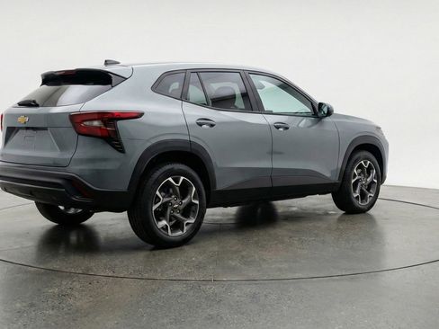 Used 2025 Chevrolet Trax LT image 9