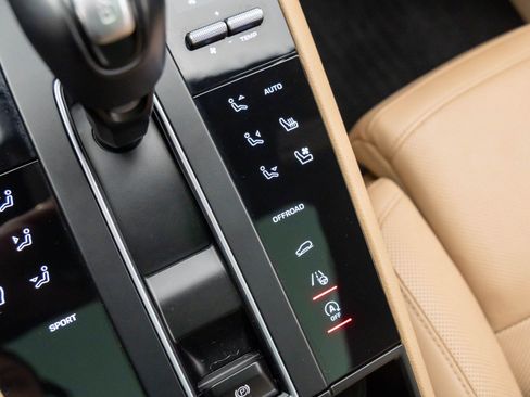 Certified 2023 Porsche Macan image 21