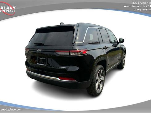 Used 2023 Jeep Grand Cherokee Limited w/ Luxury Tech Group II AWD/4WD image 5