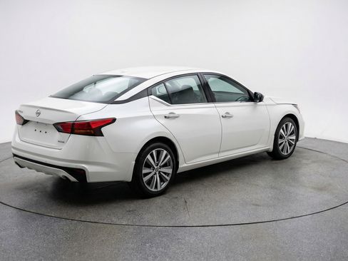 Used 2025 Nissan Altima 2.5 SV image 9
