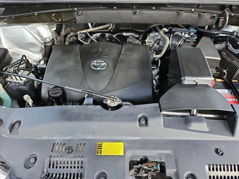 Used 2018 Toyota Highlander LE FWD image 23