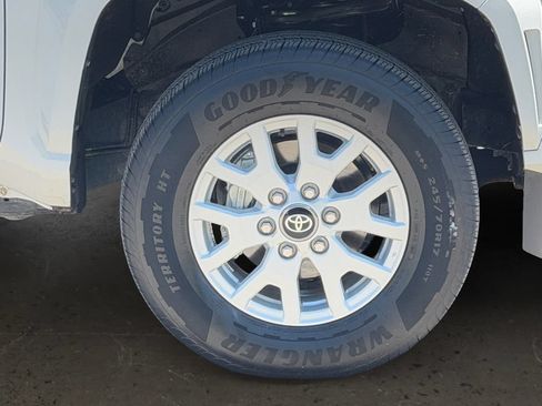 Certified 2026 Toyota Tacoma SR5 AWD/4WD image 10