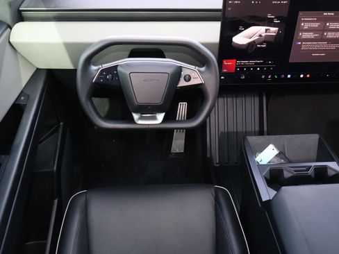 Used 2024 Tesla Cybertruck AWD Crew Cab image 8