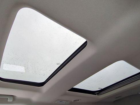 Used 2016 Ford Explorer Platinum image 19