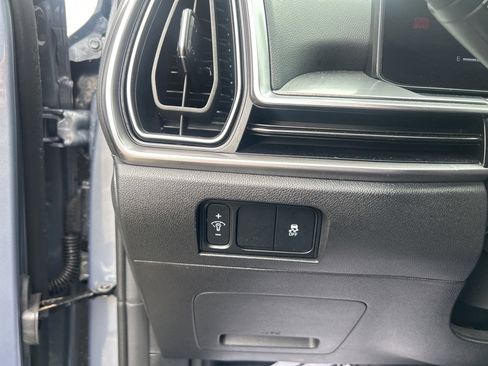 Certified 2025 Kia Sorento S image 17