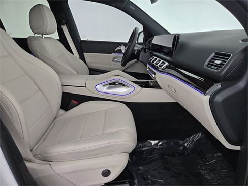 Used 2024 Mercedes-Benz GLE 350 4MATIC image 3