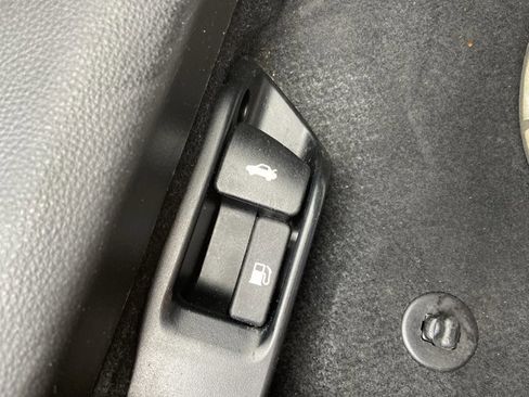 Used 2025 Toyota Corolla LE image 41