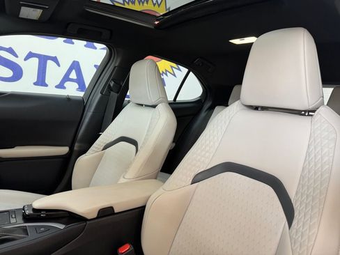 Used 2022 Lexus UX 200 image 11