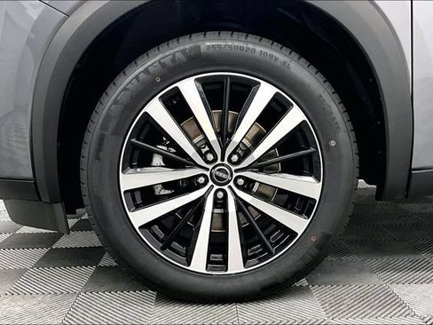 Used 2024 Nissan Pathfinder Platinum w/ Cargo Package AWD/4WD image 10