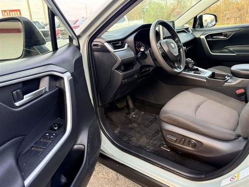 Used 2019 Toyota RAV4 XLE AWD/4WD image 27