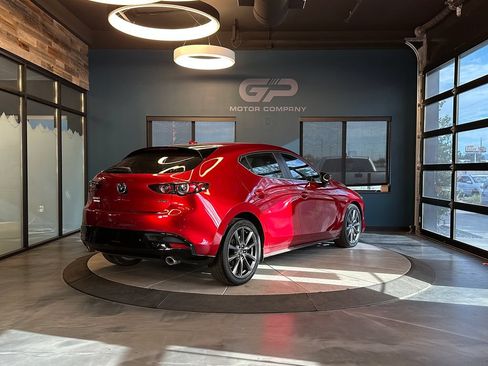 Used 2019 MAZDA MAZDA3 Hatchback w/ Preferred Package FWD image 3