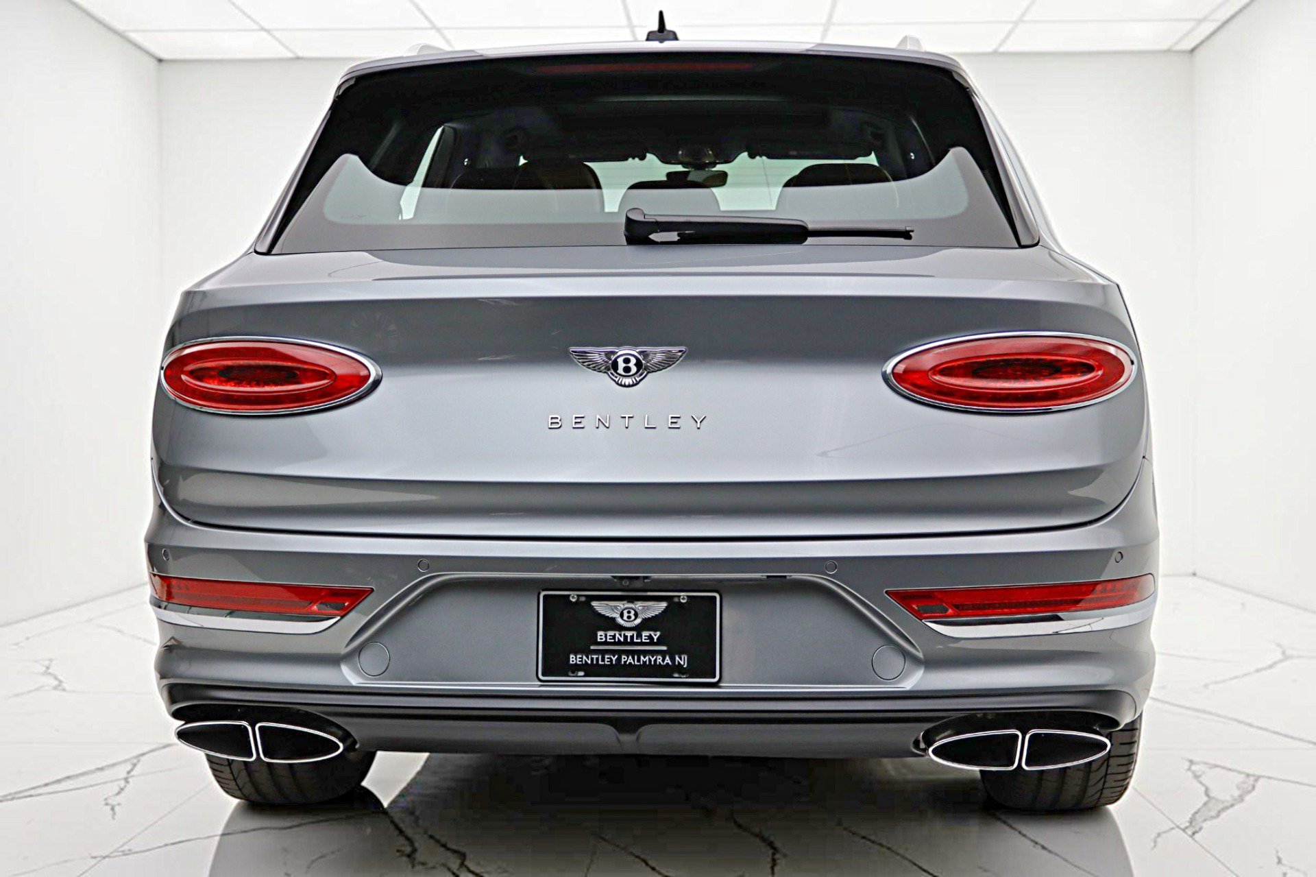 Used 2025 Bentley Bentayga AWD/4WD image 11