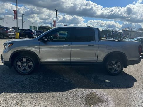 Used 2025 Honda Ridgeline TrailSport image 4