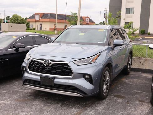 Used 2020 Toyota Highlander Platinum AWD/4WD image 4
