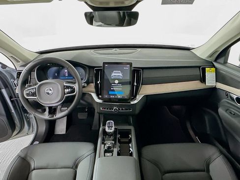 Used 2026 Volvo XC90 B5 Plus w/ Protection Package Premier AWD/4WD image 3