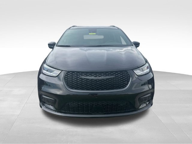 New 2025 Chrysler Pacifica Select w/ Fav Edition Package FWD image 2