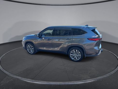 Used 2021 Toyota Highlander Platinum image 10