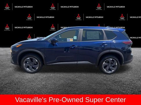 Used 2025 Nissan Rogue SV FWD image 2