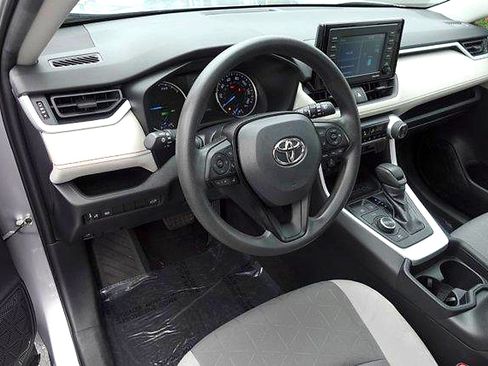 Certified 2021 Toyota RAV4 XLE w/ Convenience Package AWD/4WD image 9