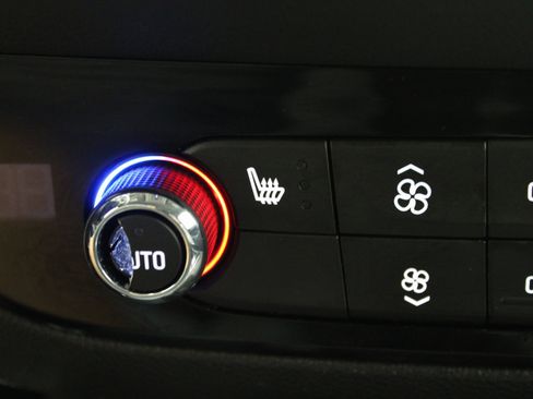 Used 2020 Buick Enclave Essence w/ Sound and Sites Package image 38