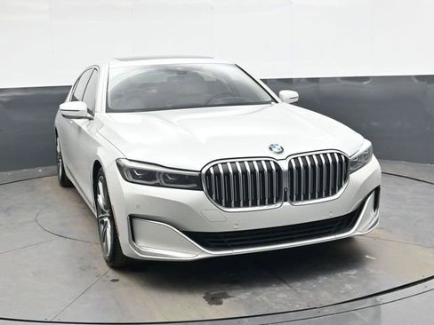 Used 2020 BMW 740i w/ Premium Package image 10