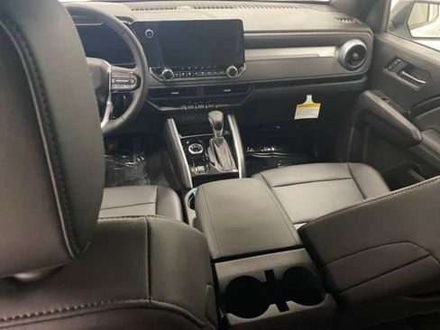 New 2025 Chevrolet Colorado LT w/ LT Convenience Package image 12