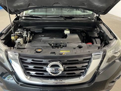 Used 2017 Nissan Pathfinder Platinum w/ Midnight Edition Package FWD image 9