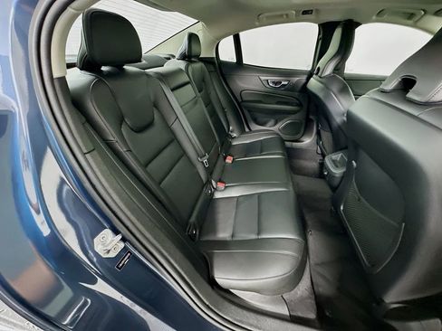 Used 2019 Volvo S60 T6 Momentum w/ Premium Package image 28